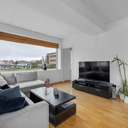 Leilighet Centrally Located In *