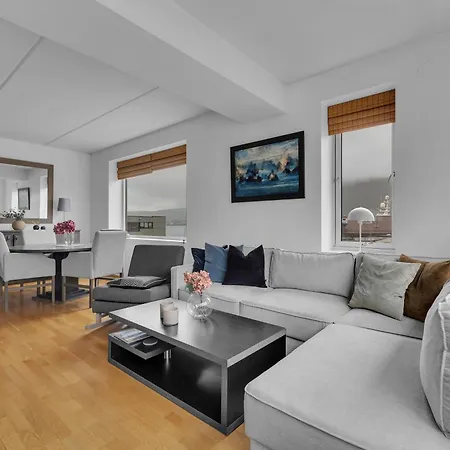 Centrally Located In Leilighet